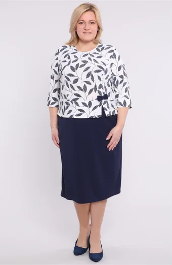 Violetinė gėlėta suknelė